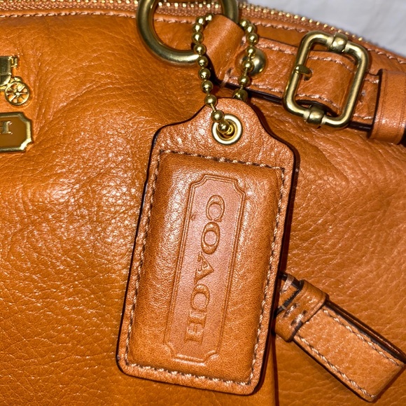 Coach - Picture 11 of 14